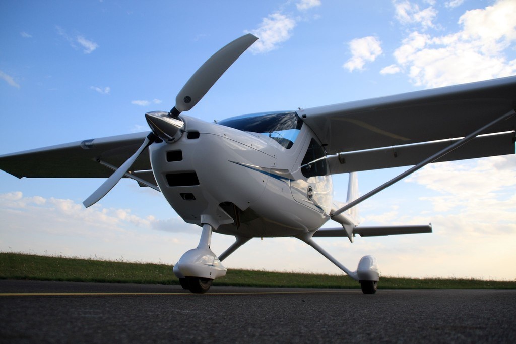 Remos GX Light sport aircraft seller/dealer in USA & India JetExe