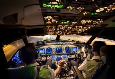 Web-commercial-pilot-cockpit