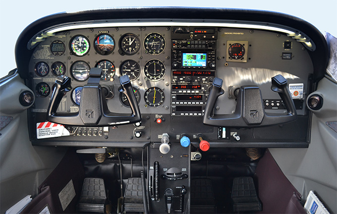 Private Pilot training- cessna-cockpit